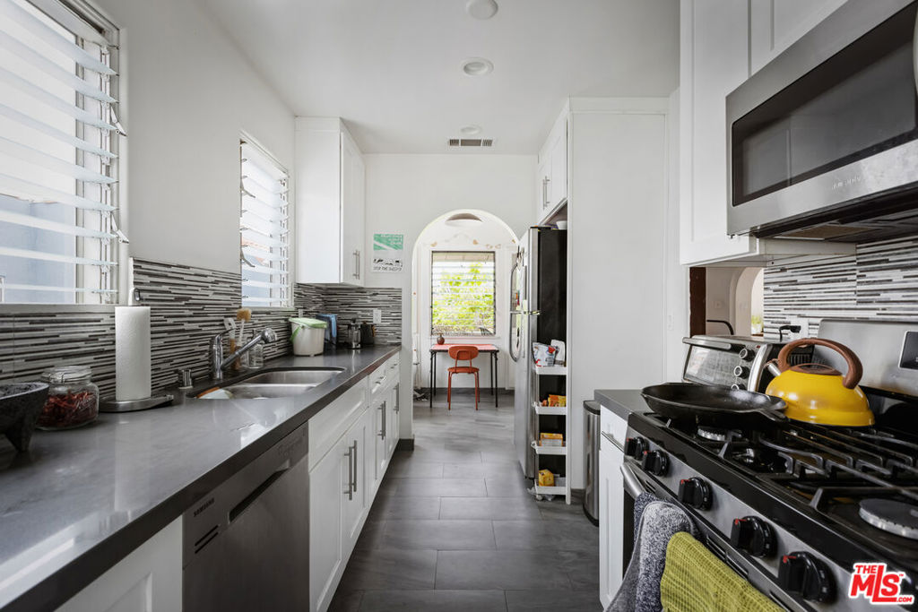 844 S Curson Avenue Property Photo 40