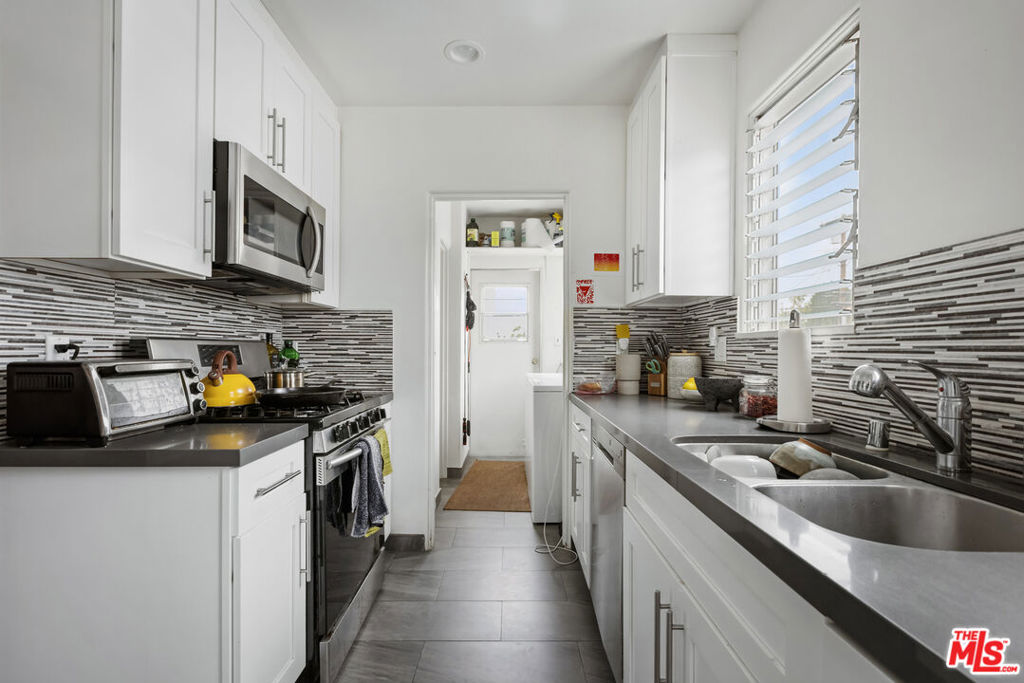 844 S Curson Avenue Property Photo 41