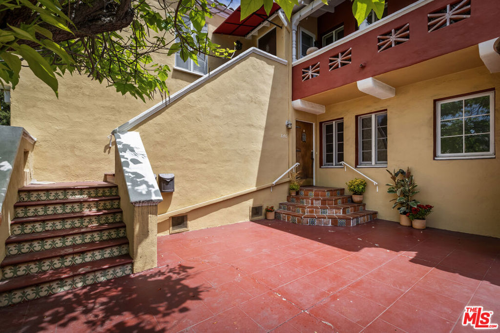 844 S Curson Avenue Property Photo 56