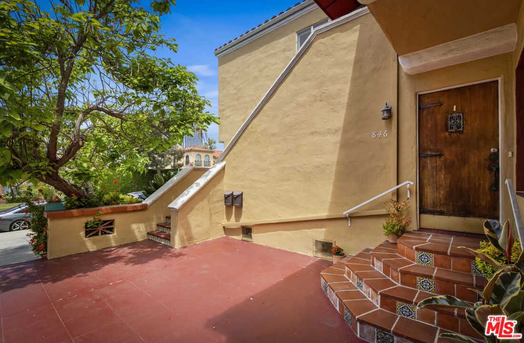 844 S Curson Avenue Property Photo 57