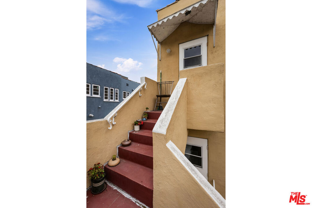 844 S Curson Avenue Property Photo 61