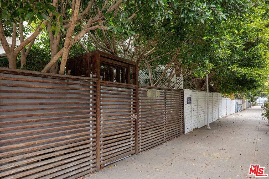 2807 Pacific Avenue Property Photo 2