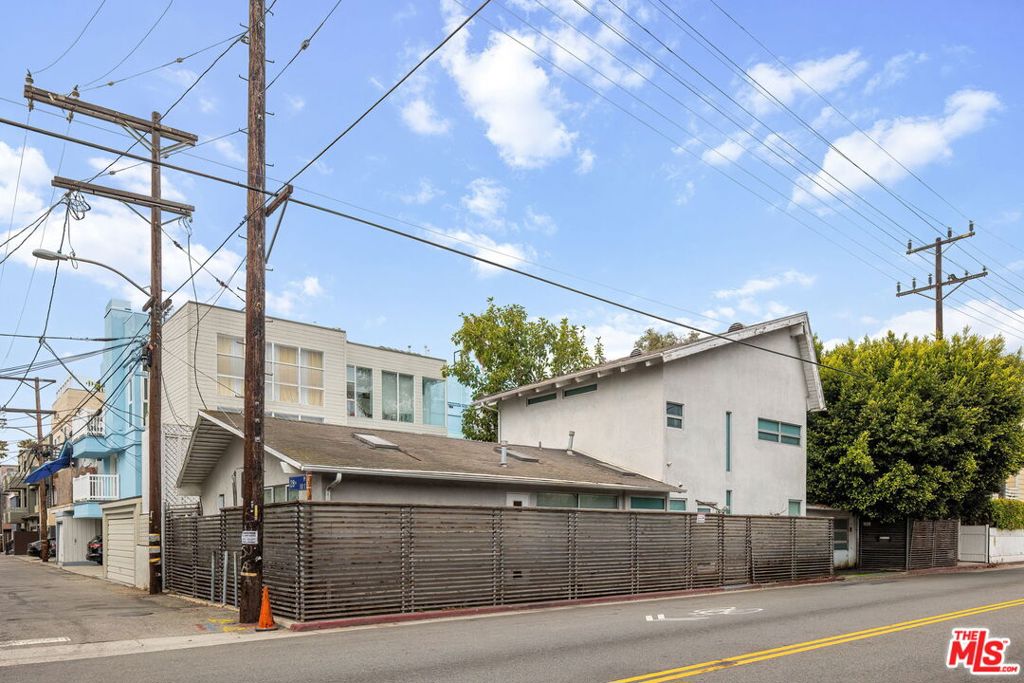 2807 Pacific Avenue Property Photo 3