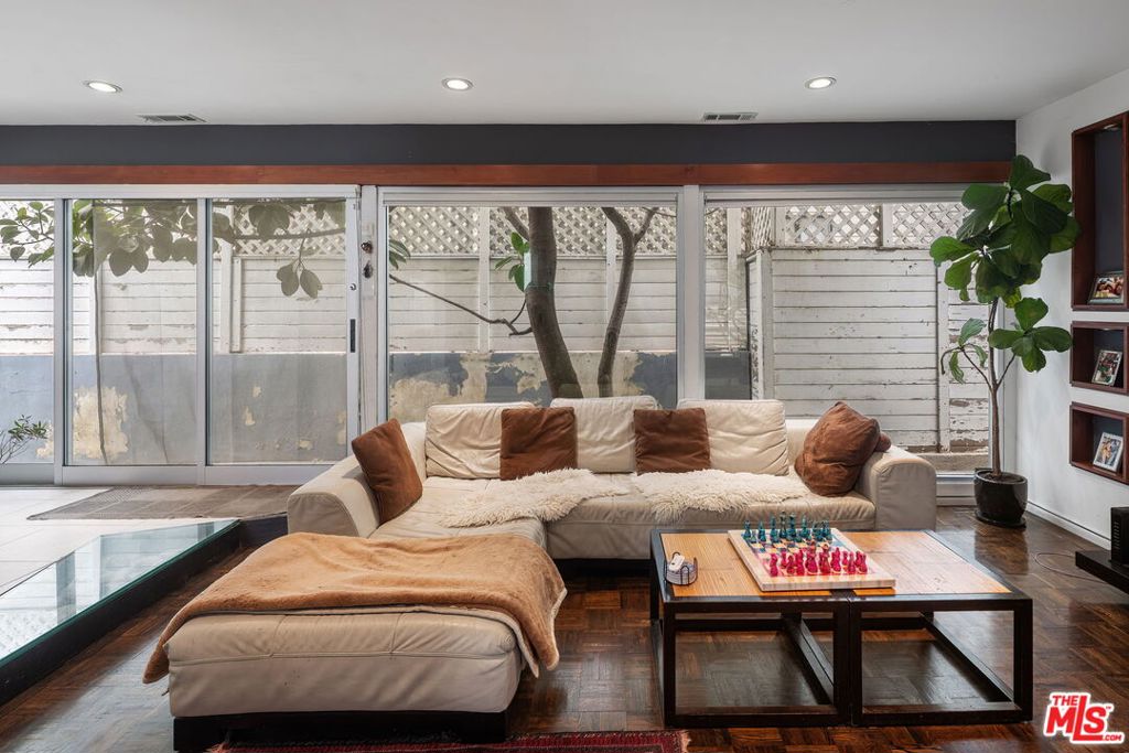2807 Pacific Avenue Property Photo 6