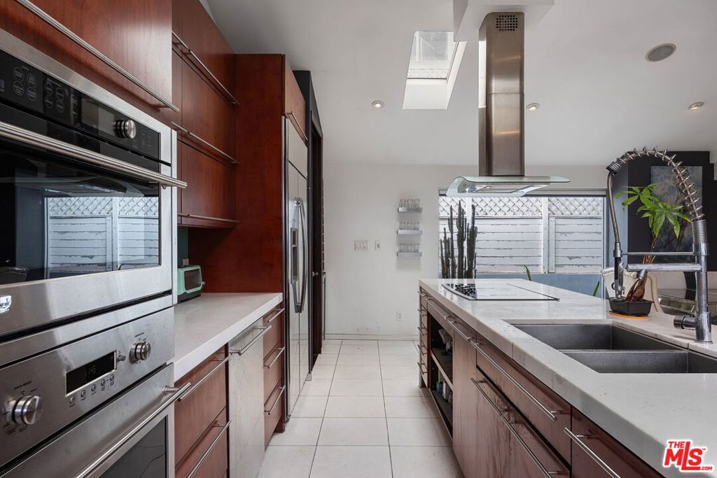 2807 Pacific Avenue Property Photo 14