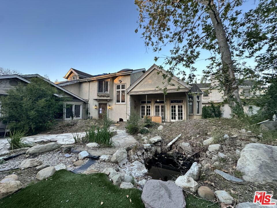 5250 Louise Avenue Property Photo 1