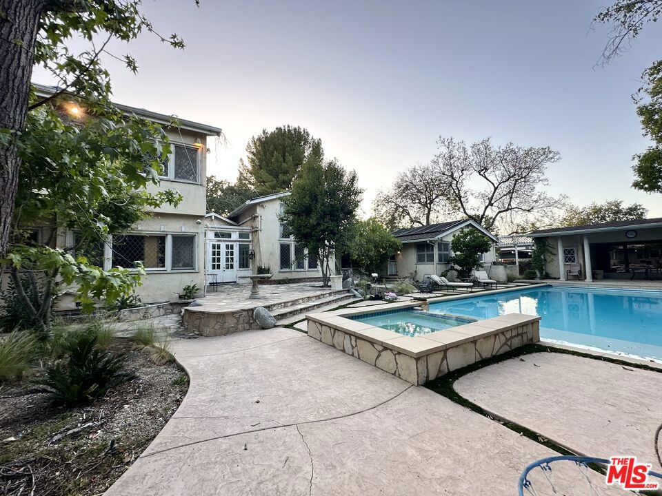 5250 Louise Avenue Property Photo 2