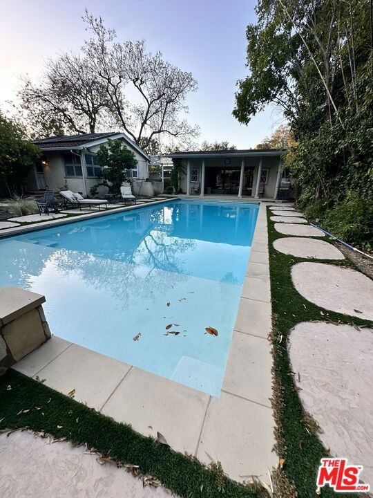 5250 Louise Avenue Property Photo 3