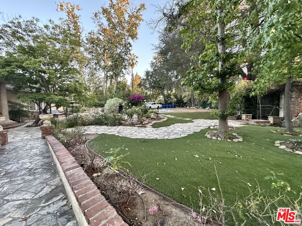 5250 Louise Avenue Property Photo 12