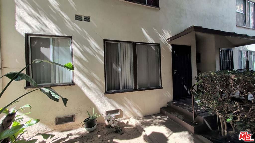 241 S Westlake Avenue 3 Property Photo 2