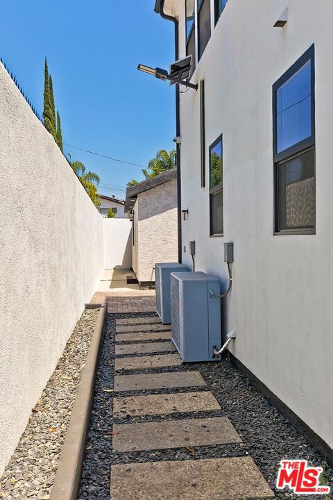 5170 Gloria Avenue Property Photo 74