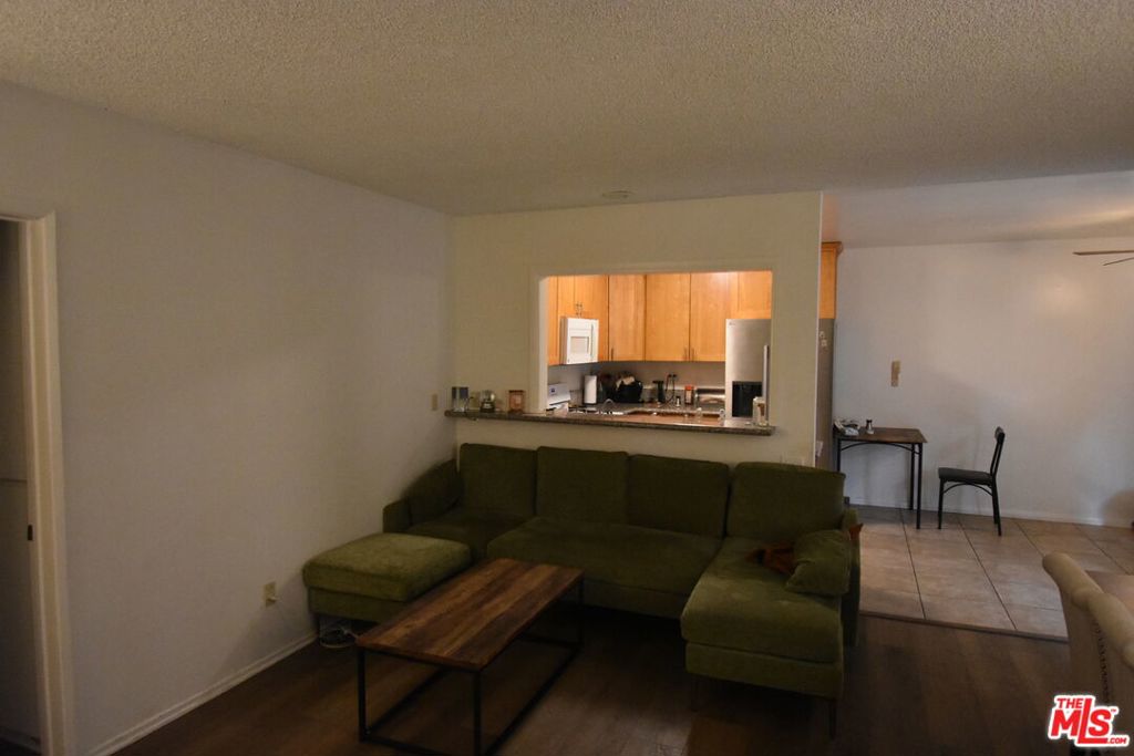 1320 N Columbus Avenue Property Photo 4