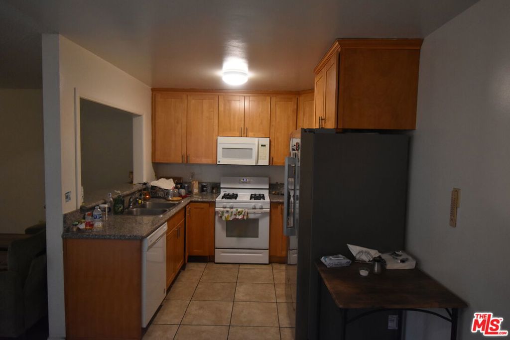 1320 N Columbus Avenue Property Photo 5