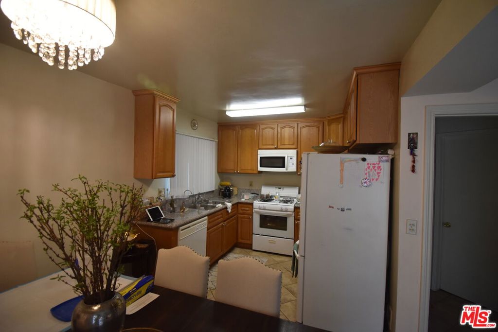 1320 N Columbus Avenue Property Photo 10