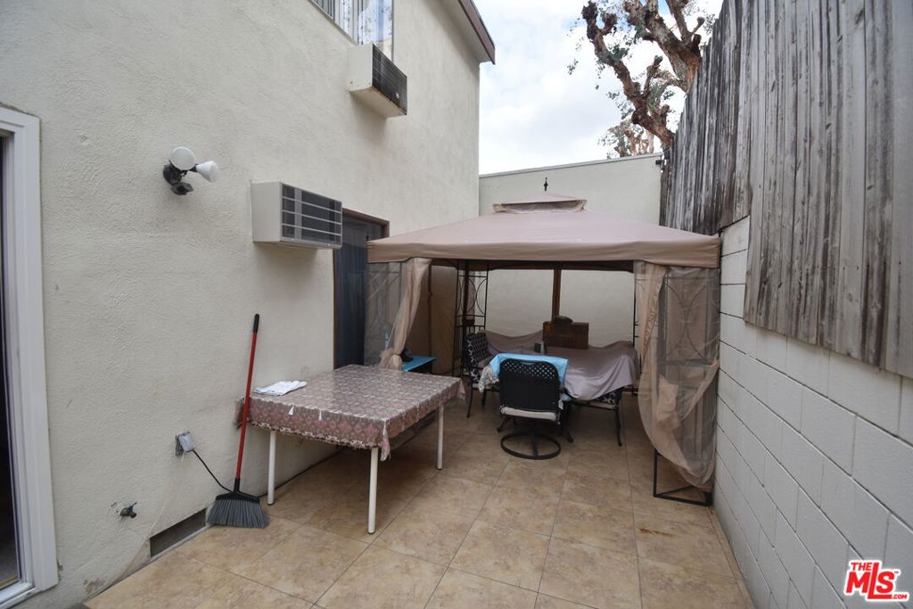 1320 N Columbus Avenue Property Photo 11