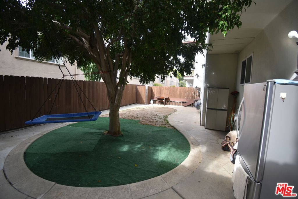 1320 N Columbus Avenue Property Photo 12