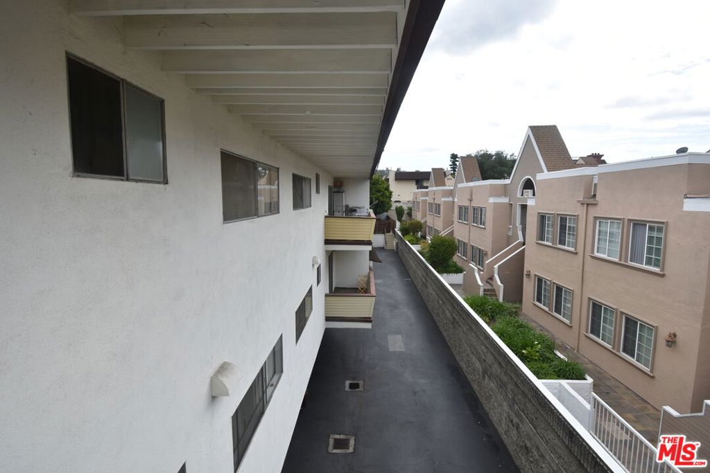 1320 N Columbus Avenue Property Photo 13
