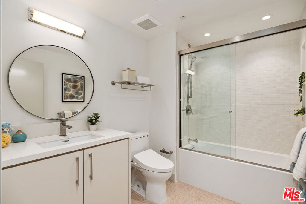 130 S Sepulveda Boulevard 415 Property Photo 16