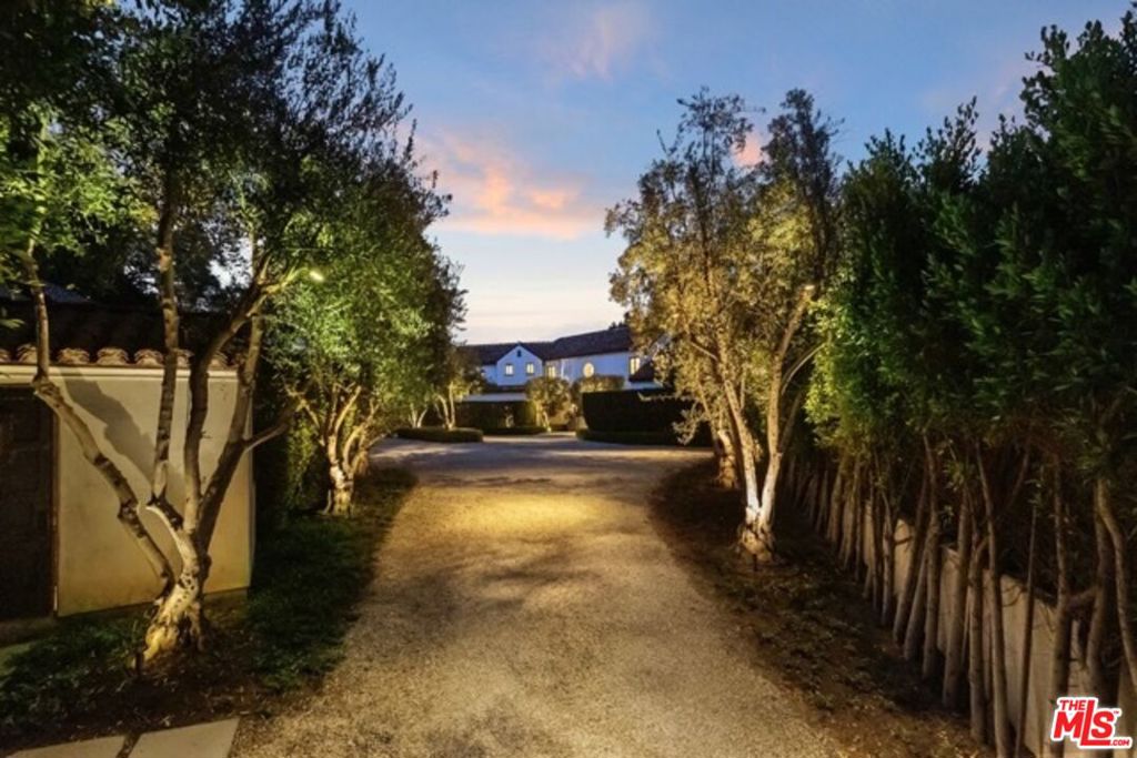 8159 Hollywood Boulevard Property Photo 1