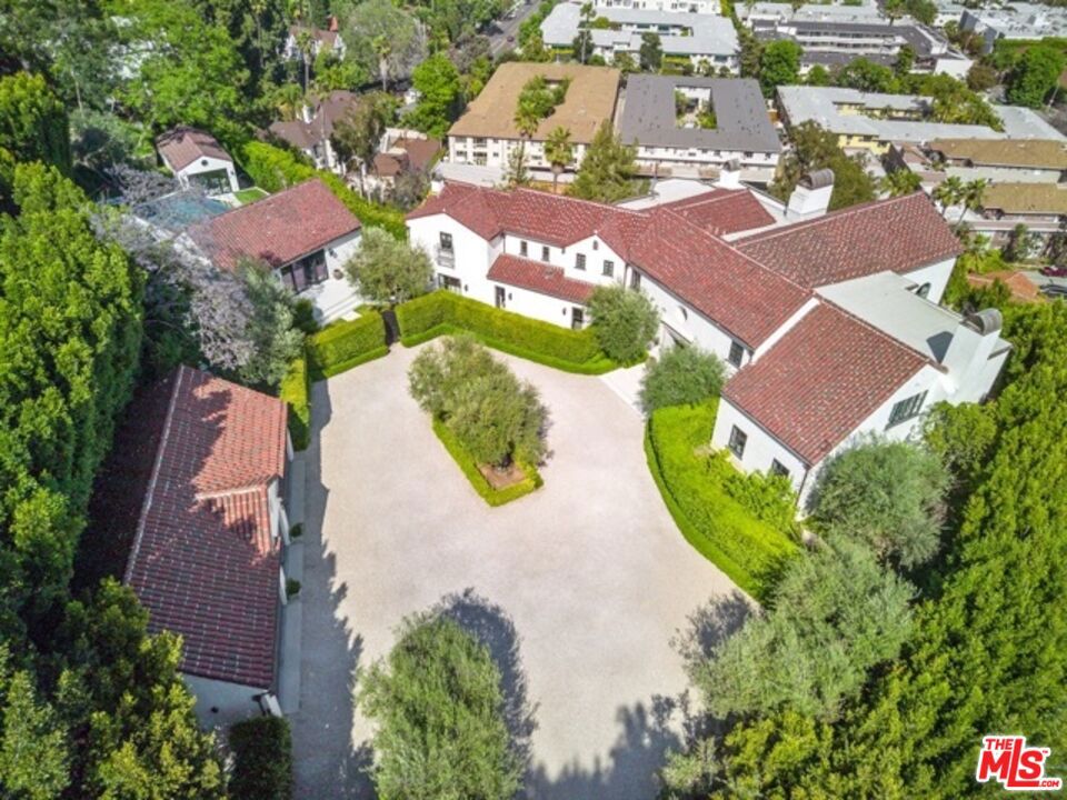 8159 Hollywood Boulevard Property Photo 3