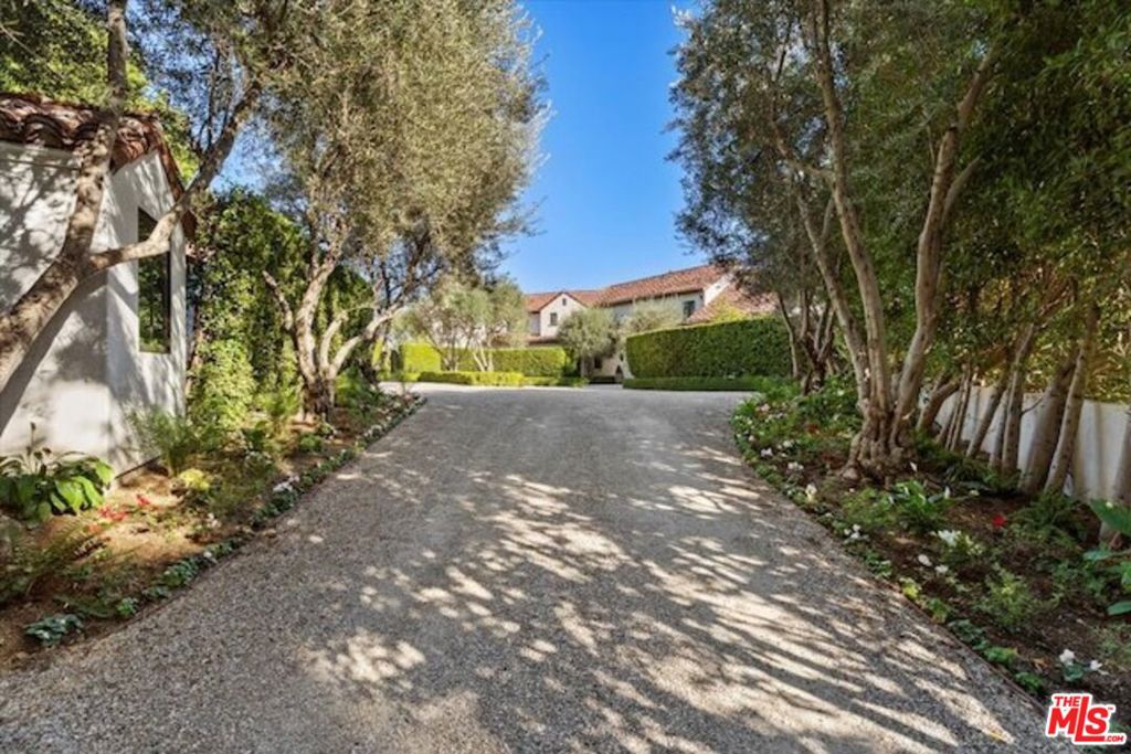 8159 Hollywood Boulevard Property Photo 4