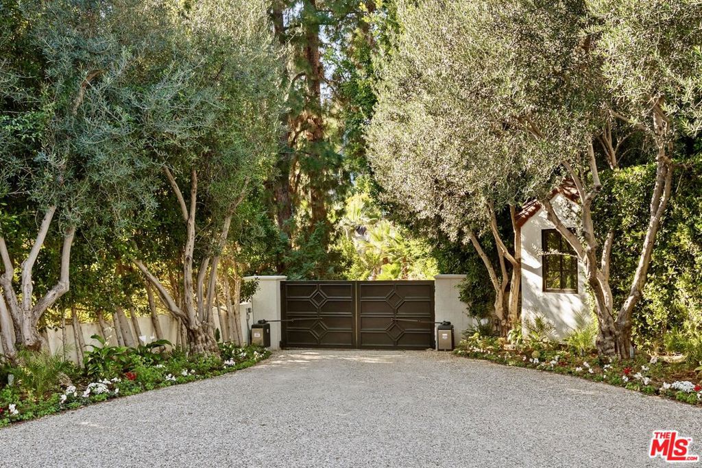 8159 Hollywood Boulevard Property Photo 5