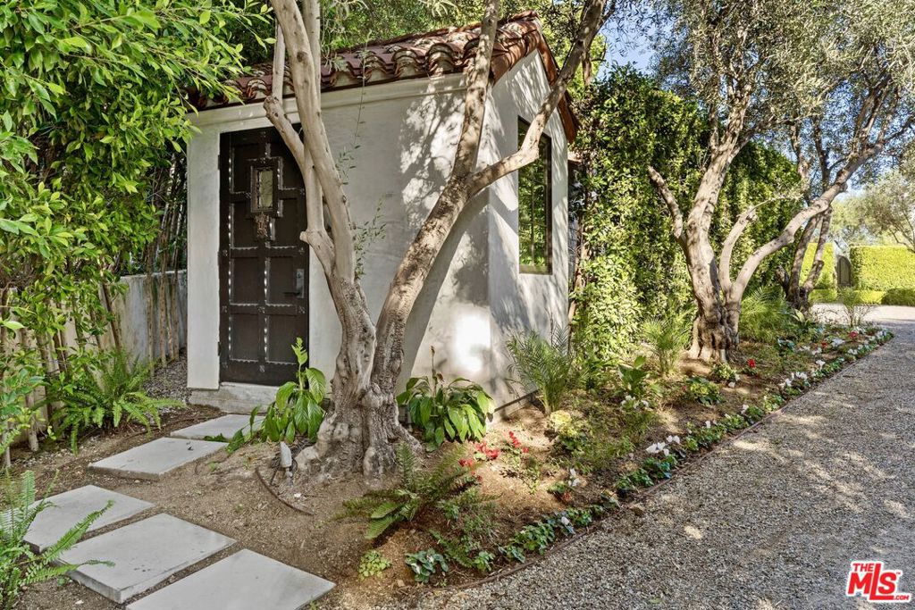 8159 Hollywood Boulevard Property Photo 6