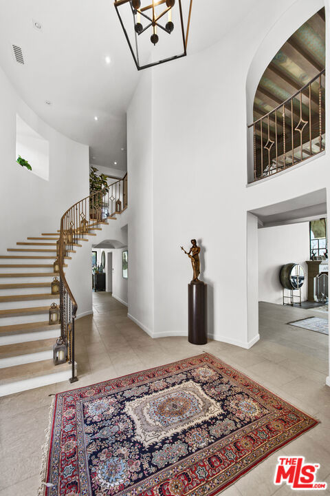 8159 Hollywood Boulevard Property Photo 9
