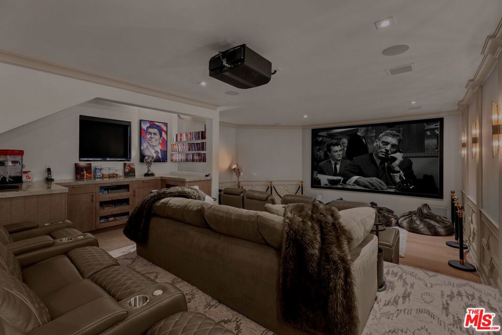 8159 Hollywood Boulevard Property Photo 24