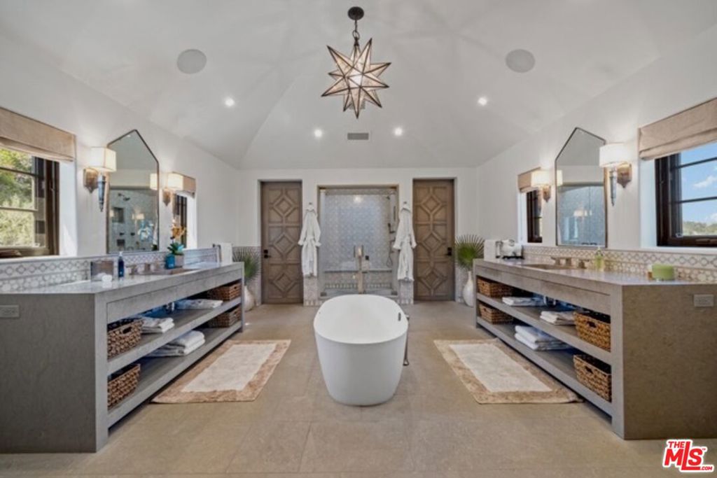 8159 Hollywood Boulevard Property Photo 34
