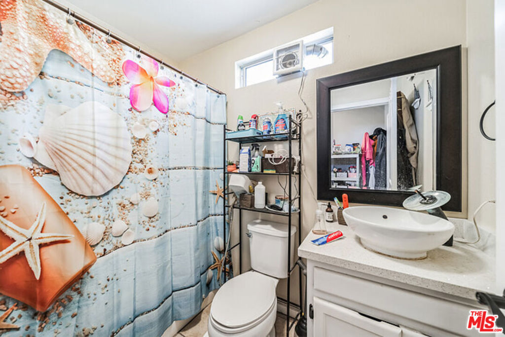 12221 Athens Way Property Photo 4