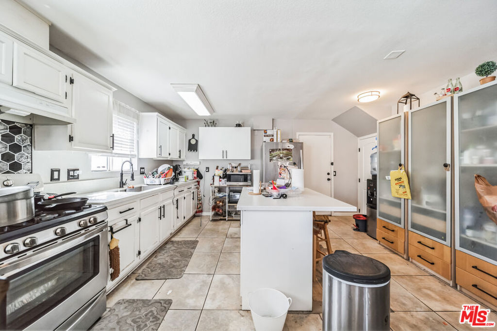 12221 Athens Way Property Photo 5