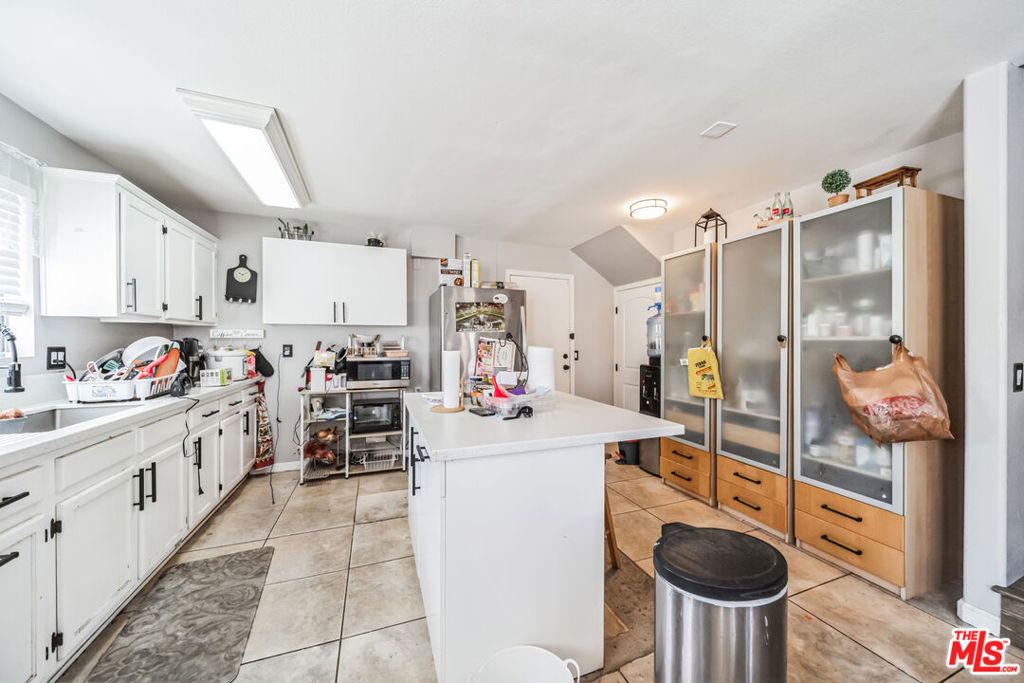 12221 Athens Way Property Photo 6