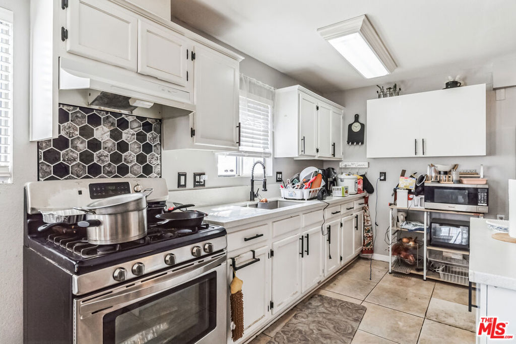 12221 Athens Way Property Photo 7