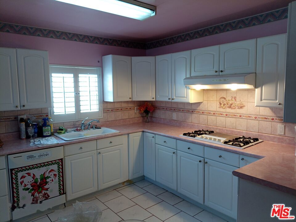 5132 Hillcrest Drive Property Photo 10