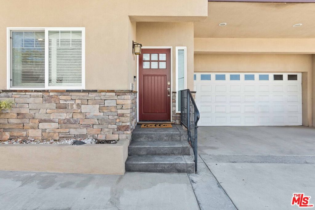 2516 Gates Avenue B Property Photo 3