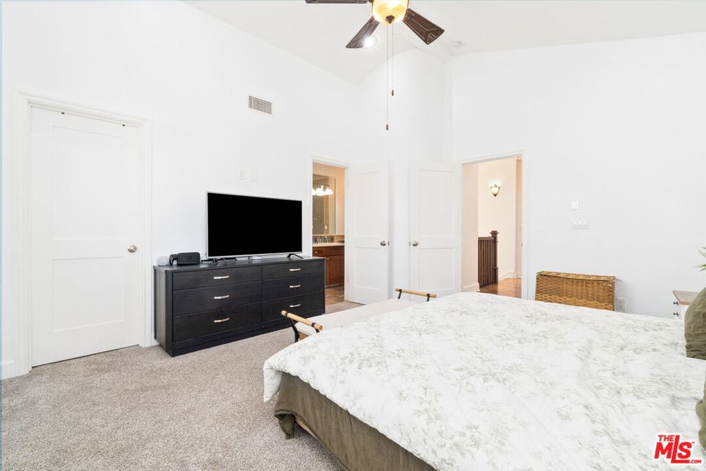 2516 Gates Avenue B Property Photo 13