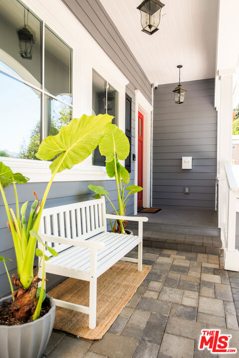 12142 Hollyglen Place Property Photo 3