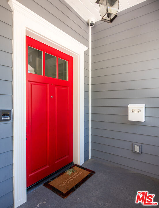 12142 Hollyglen Place Property Photo 4