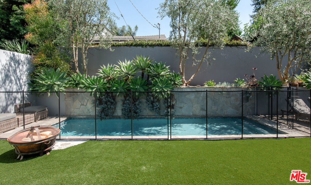 12142 Hollyglen Place Property Photo 43
