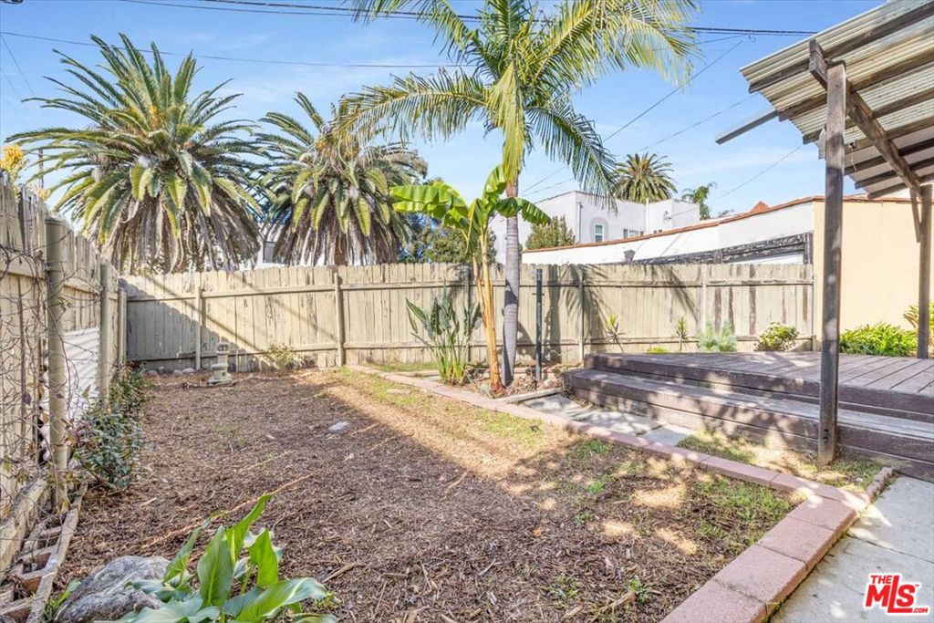 1185 S Tremaine Avenue Property Photo 45