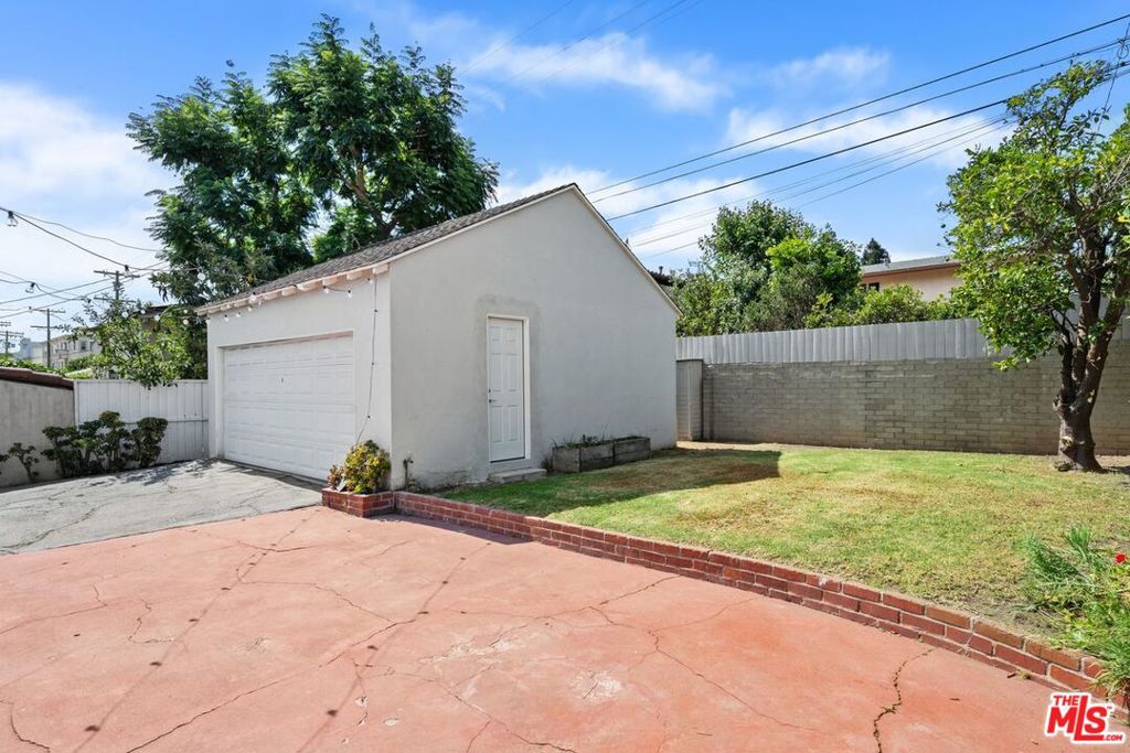 1019 Amherst Avenue Property Photo 25