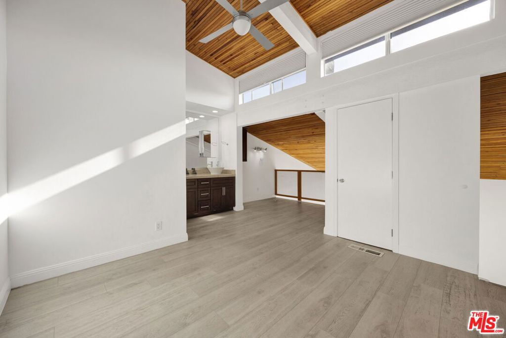 5460 White Oak Avenue G305 Property Photo 15