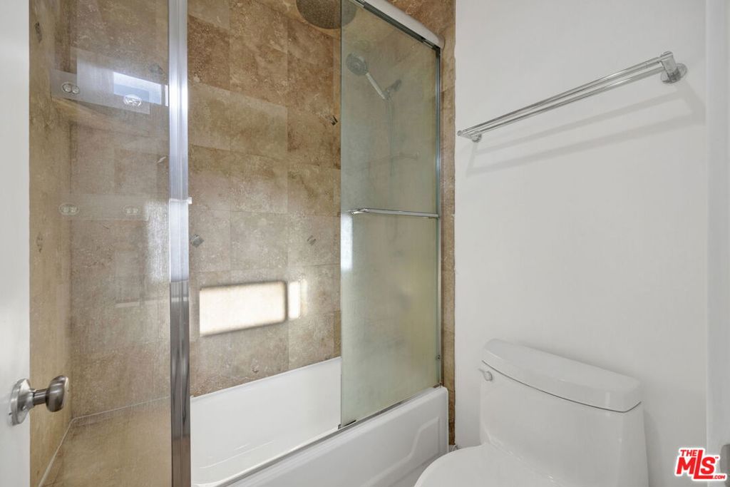5460 White Oak Avenue G305 Property Photo 16