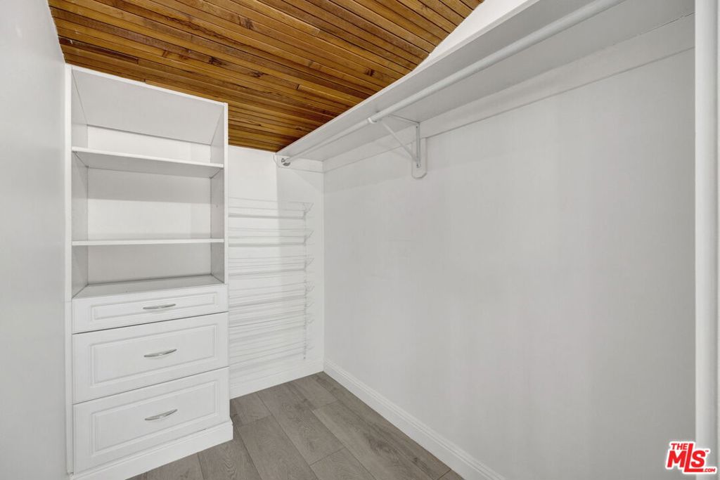 5460 White Oak Avenue G305 Property Photo 18