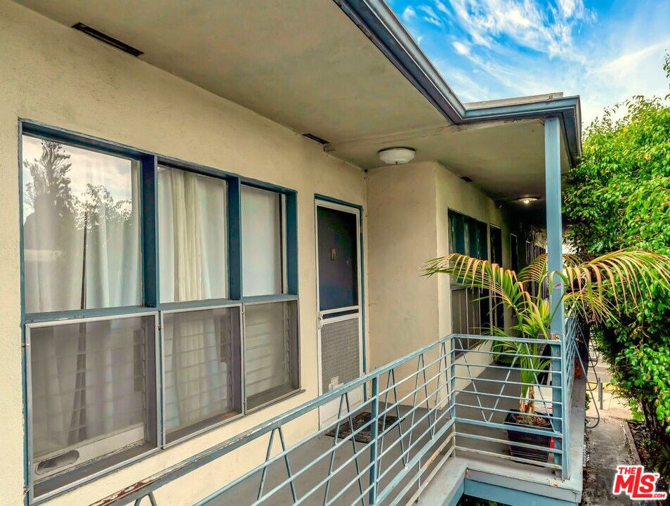 3637 S Sepulveda Boulevard Property Photo 4