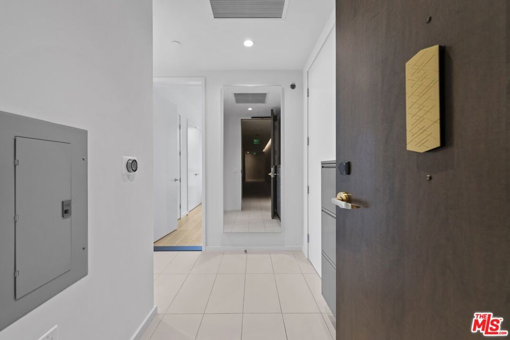 889 Francisco Street 1508 Property Photo 3