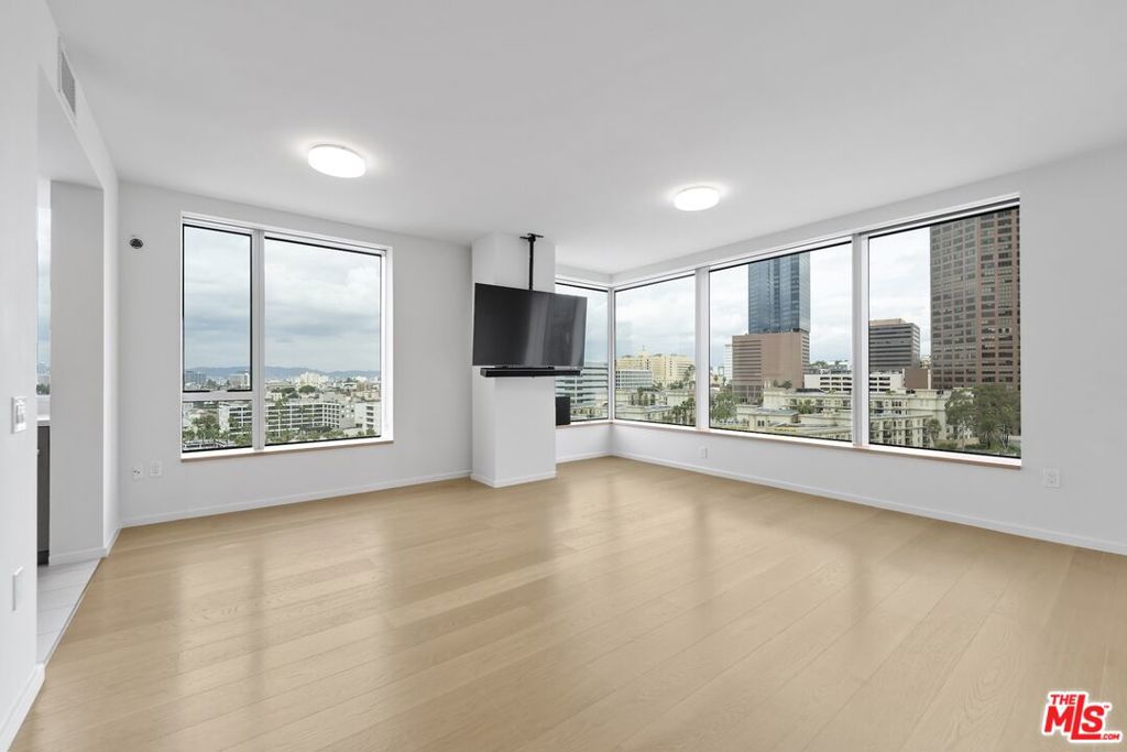 889 Francisco Street 1508 Property Photo 5