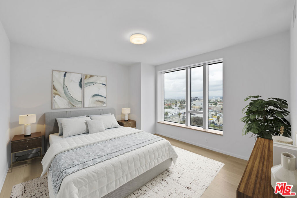 889 Francisco Street 1508 Property Photo 8