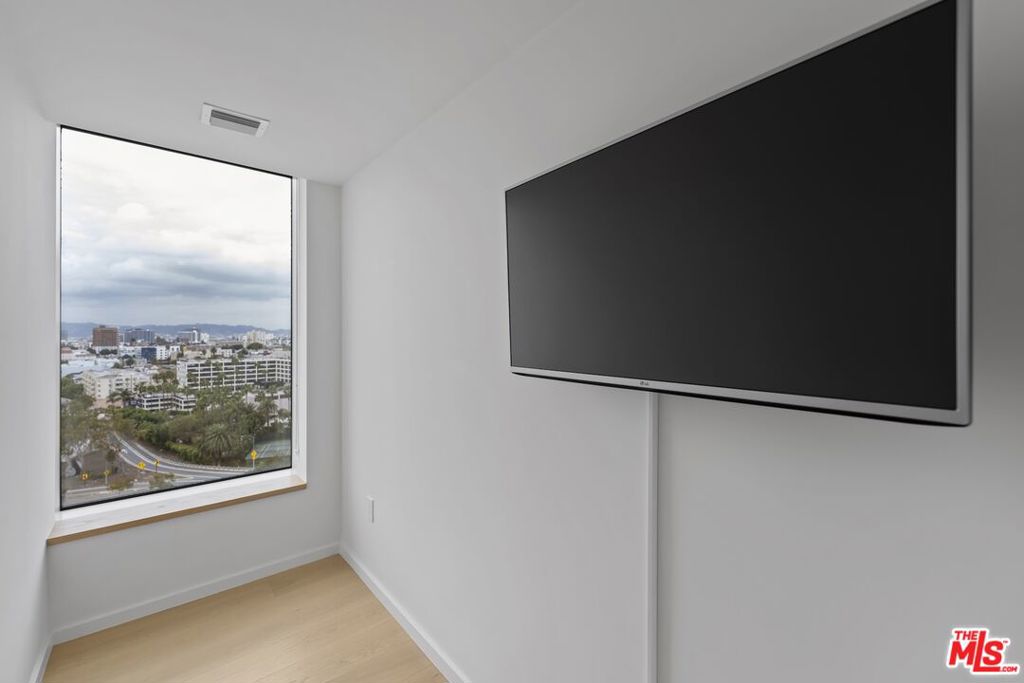 889 Francisco Street 1508 Property Photo 12